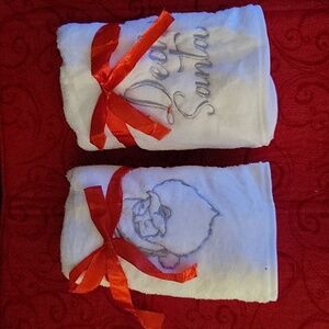 Quera 2 pk Christmas Santa White Embroidered Hand Towels 100% cotton 14x30" New